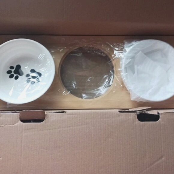 Comesoon ceramic cat Bowls Set of 2 Food/Water / Black & white with wood Holder - Picture 8 of 13